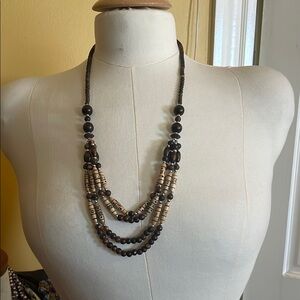 Elegant wood Necklace